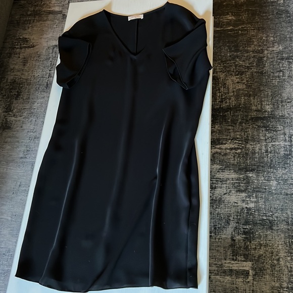 Aritzia Babaton Aaron vneck shift dress - Picture 5 of 5